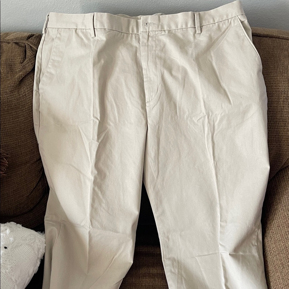Amazon Essentials Men's Light Beige Chino Pants